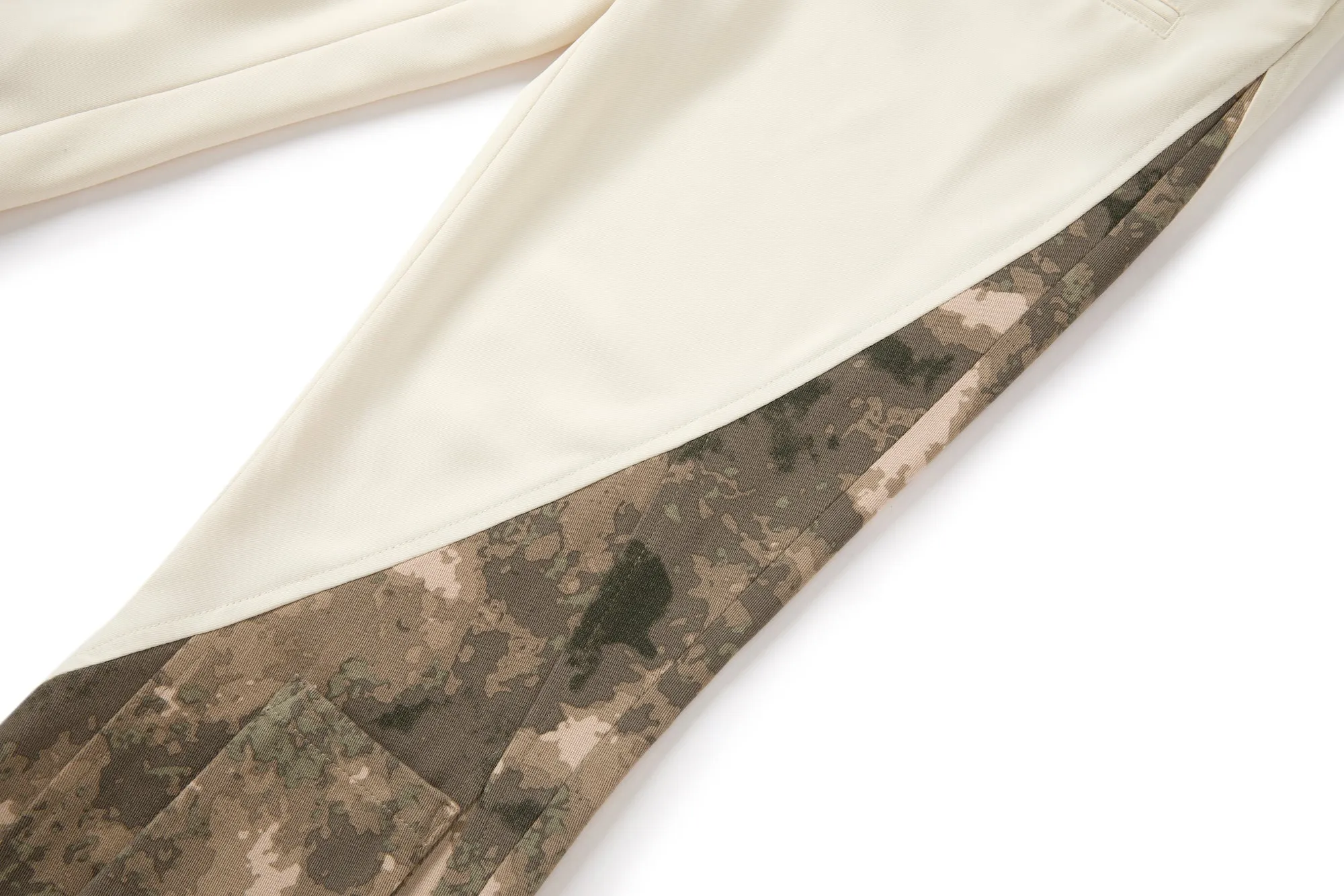 Bear Camo Patch Trousers Pear in Off-white