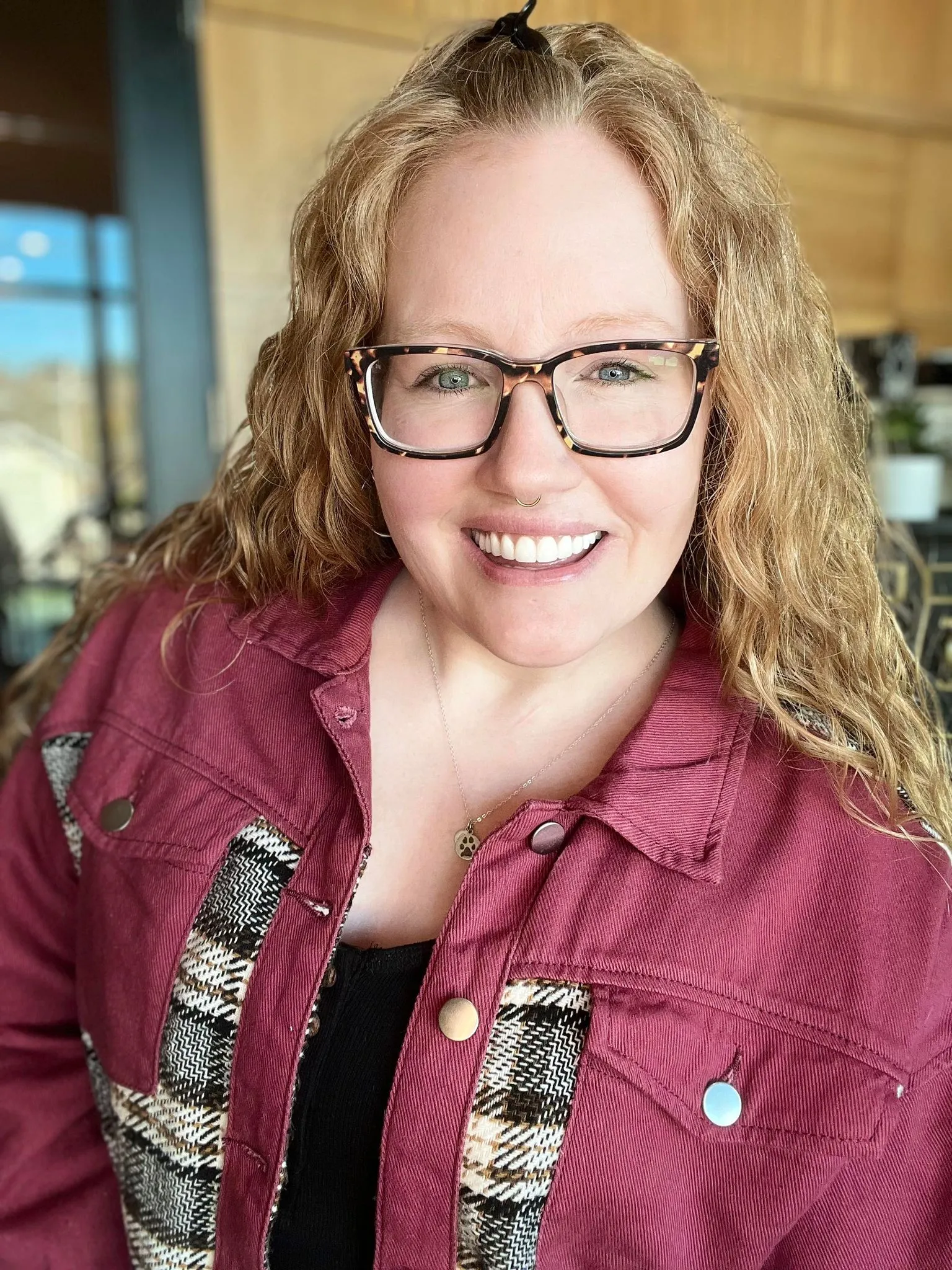 BURGUNDY AND PLAID SHACKET WITH BREAST POCKETS