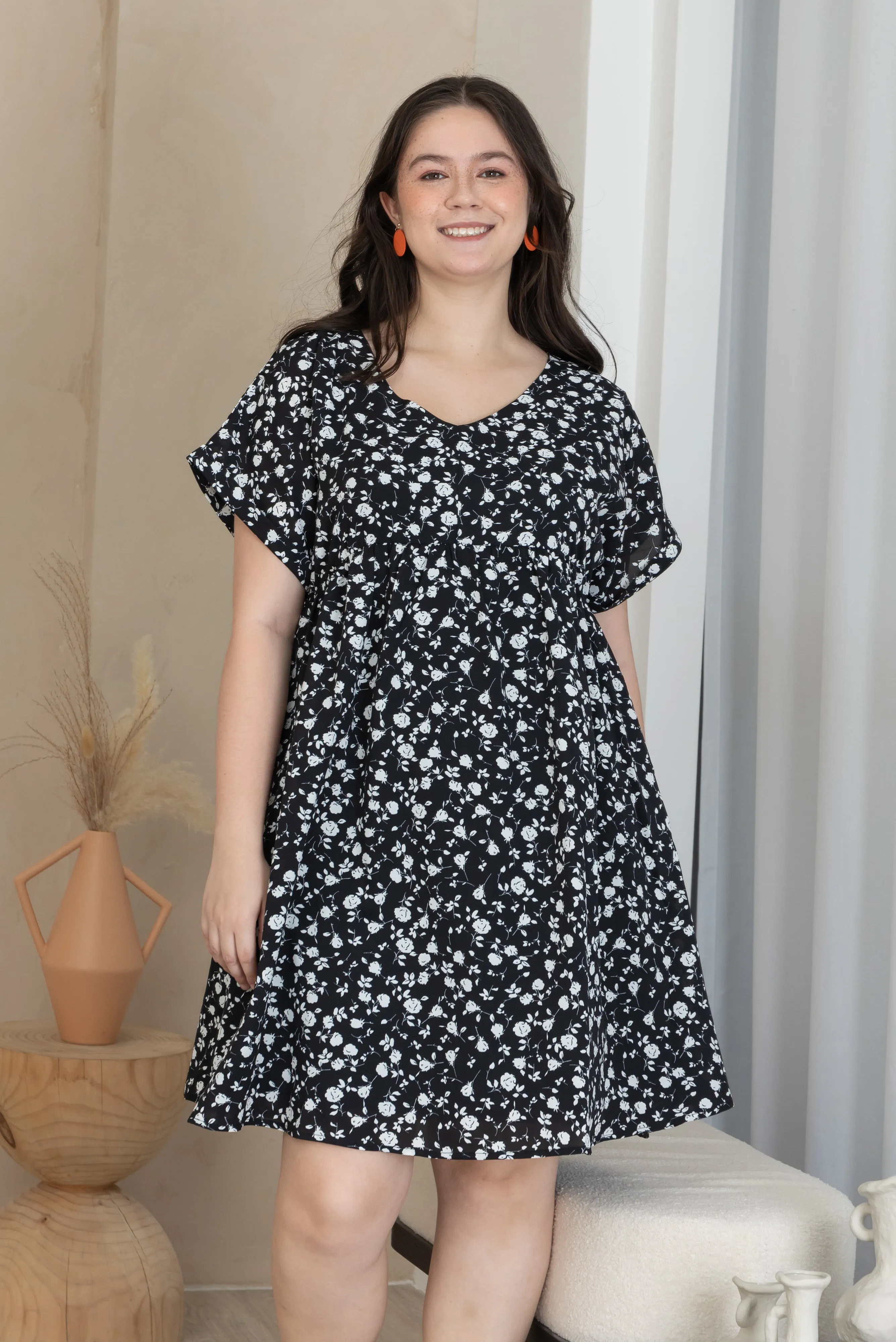 Hannah Babydoll Dress In Black Floral