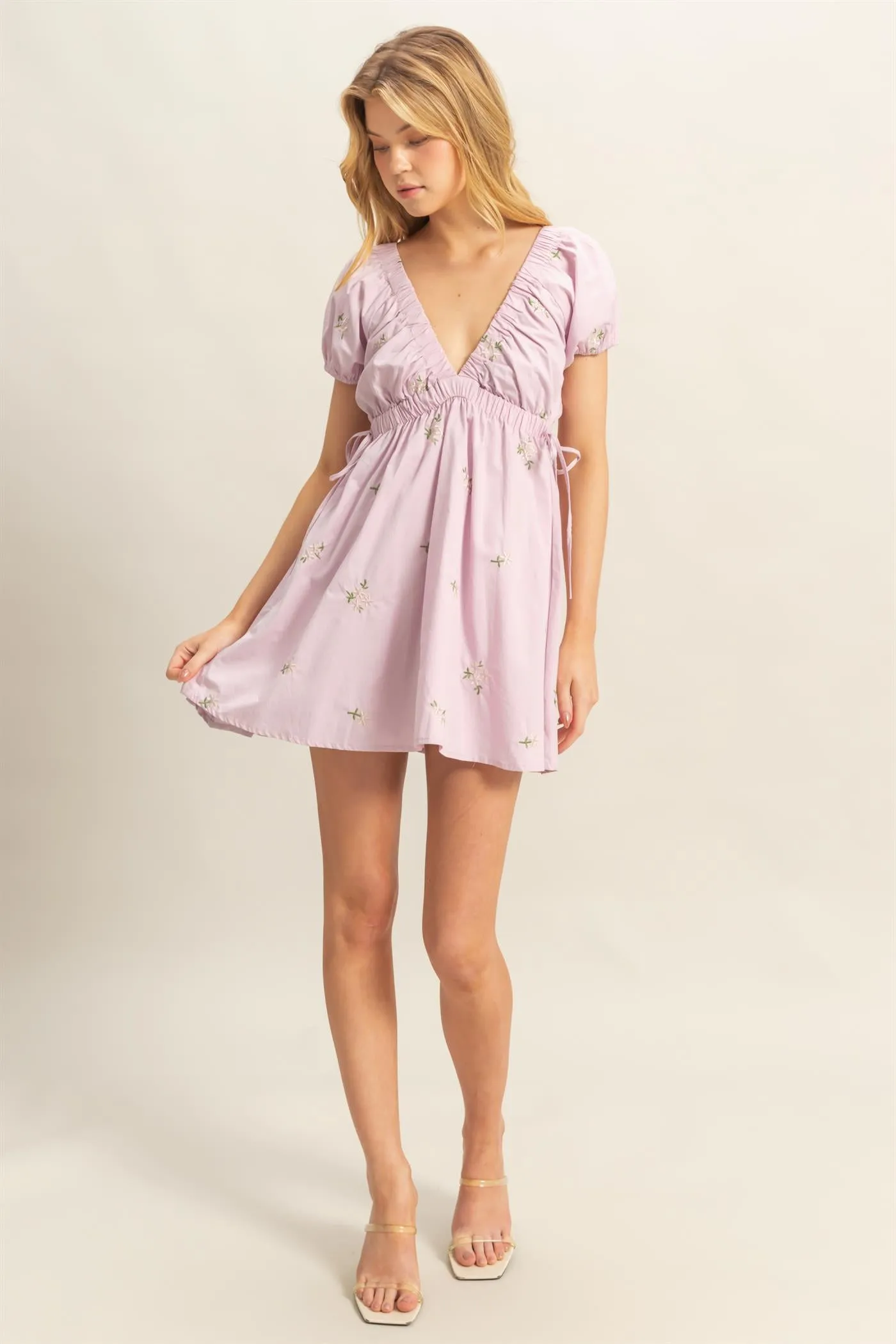 HF25A700-V-Neck Floral Embroidery Mini Dress