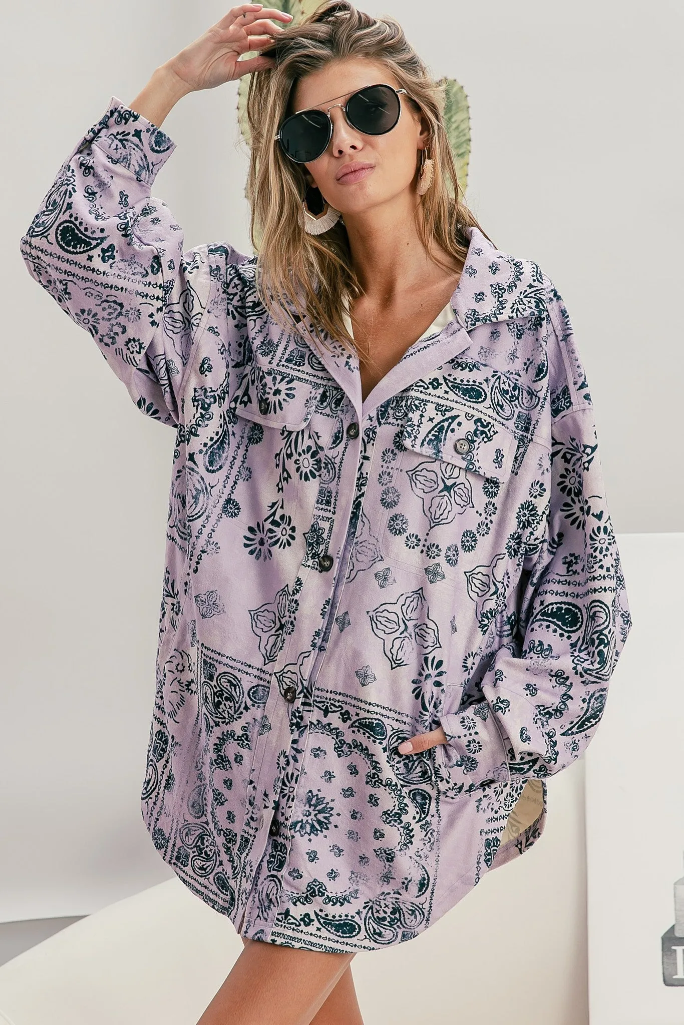 IP4500-58 | OVERSIZED PAISLEY PRINT SHACKET WITH FRONT POCKETS