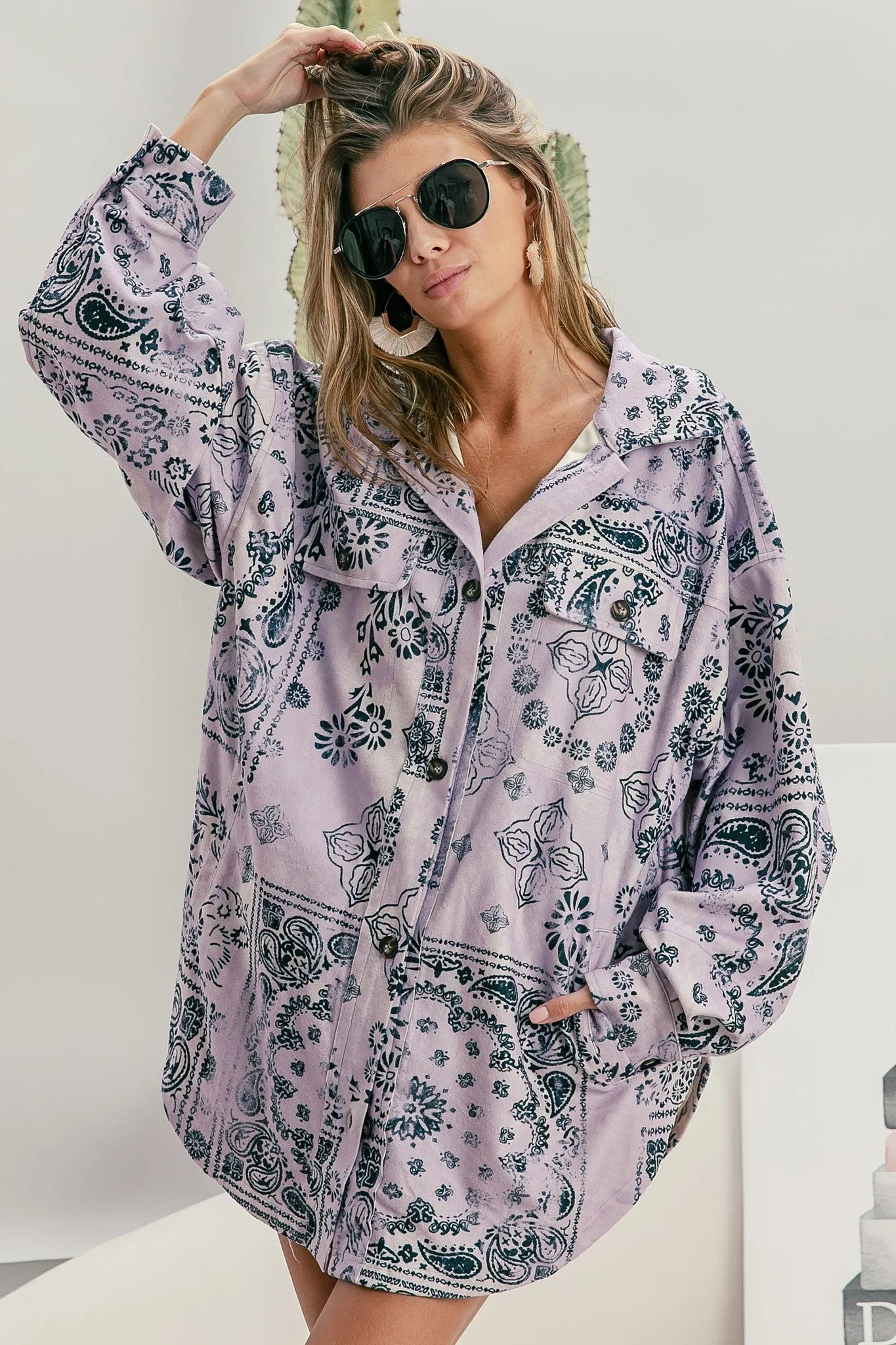 IP4500-58 | OVERSIZED PAISLEY PRINT SHACKET WITH FRONT POCKETS