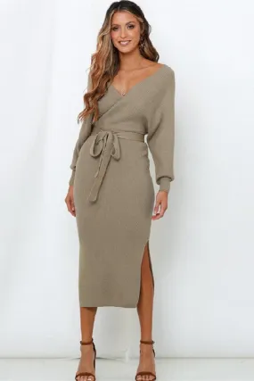 V-NECK KNIT DRESS